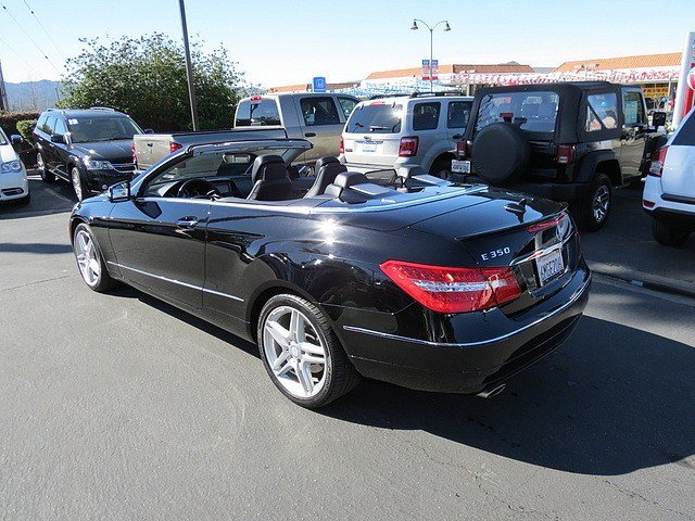 Mercedes-Benz E-Class 2011 photo 2