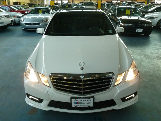 Mercedes-Benz E-Class 2011 photo 1