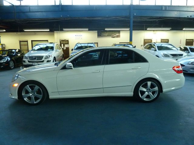 Mercedes-Benz E-Class 2011 photo 4