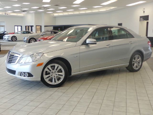 Mercedes-Benz E-Class 2011 photo 2