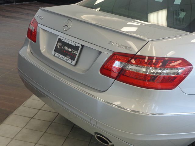 Mercedes-Benz E-Class 2011 photo 4