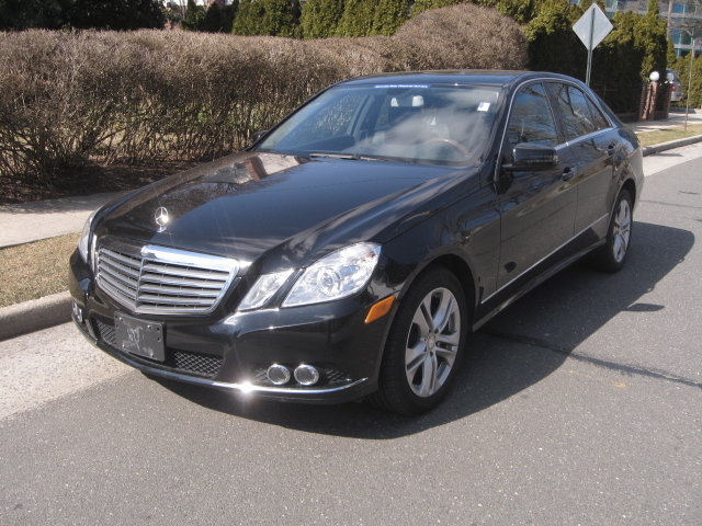 Mercedes-Benz E-Class 2011 photo 2