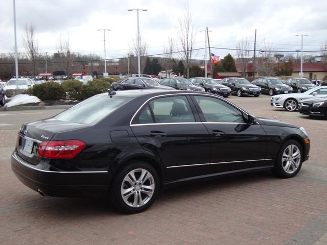 Mercedes-Benz E-Class 2011 photo 4