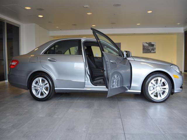 Mercedes-Benz E-Class 2011 photo 2