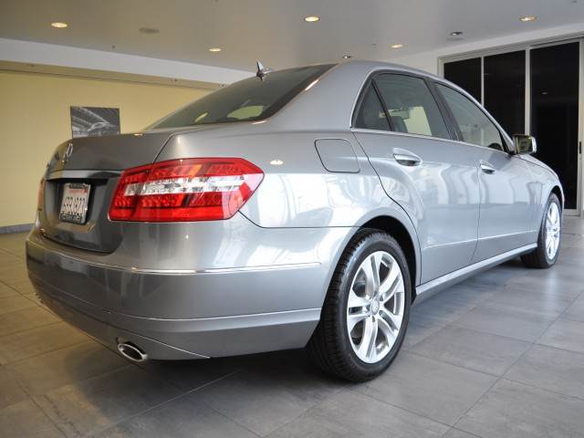 Mercedes-Benz E-Class 2011 photo 3