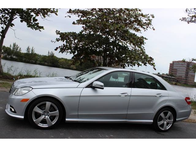 Mercedes-Benz E-Class 2011 photo 4