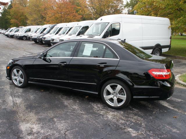Mercedes-Benz E-Class 2011 photo 2