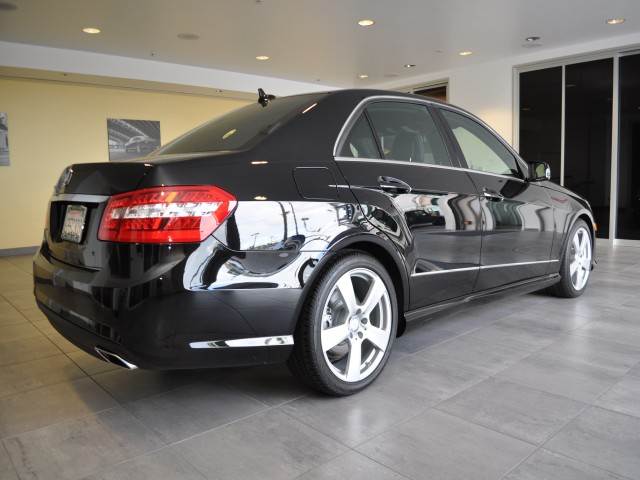 Mercedes-Benz E-Class 2011 photo 2
