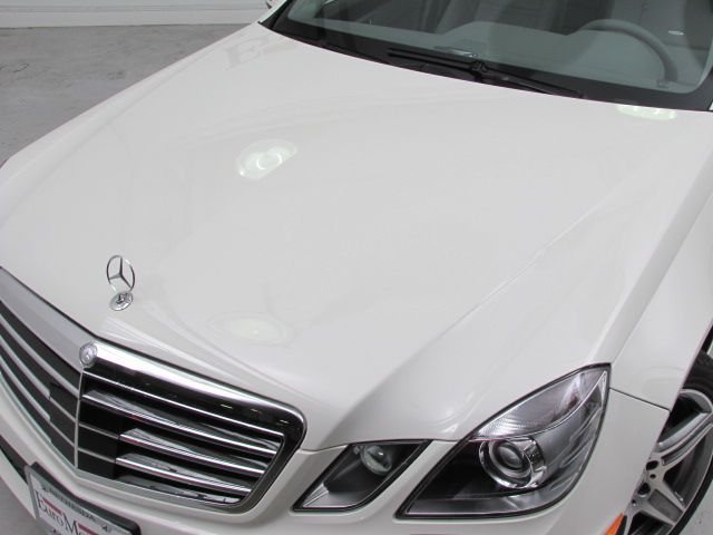 Mercedes-Benz E-Class 2011 photo 4