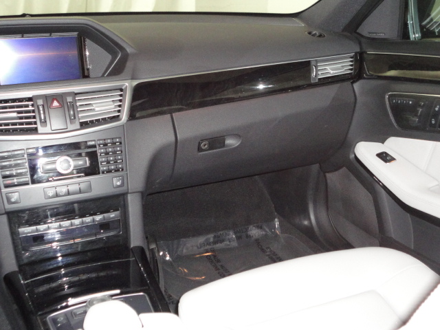 Mercedes-Benz E-Class 2011 photo 2