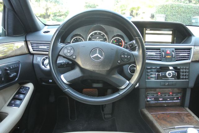 Mercedes-Benz E-Class 2011 photo 2
