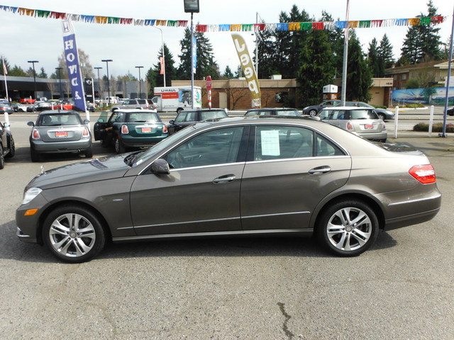 Mercedes-Benz E-Class 2011 photo 2