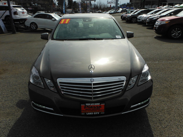 Mercedes-Benz E-Class 2011 photo 3