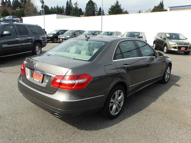 Mercedes-Benz E-Class 2011 photo 4