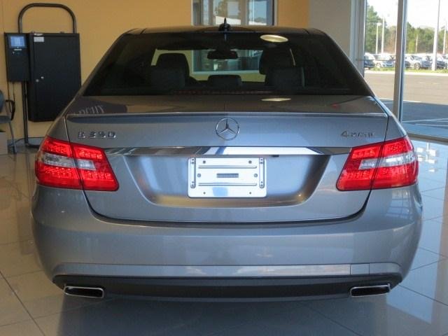 Mercedes-Benz E-Class 2011 photo 2