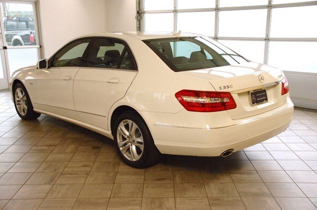 Mercedes-Benz E-Class 2011 photo 2