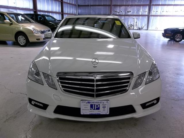 Mercedes-Benz E-Class 2011 photo 2
