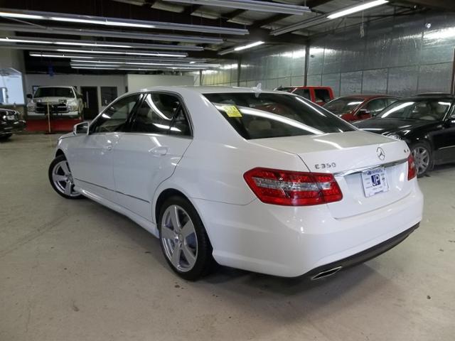 Mercedes-Benz E-Class 2011 photo 4