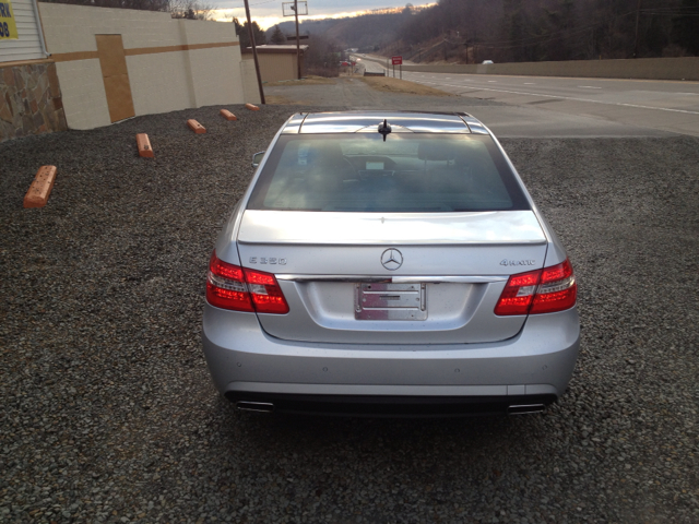 Mercedes-Benz E-Class 2011 photo 2