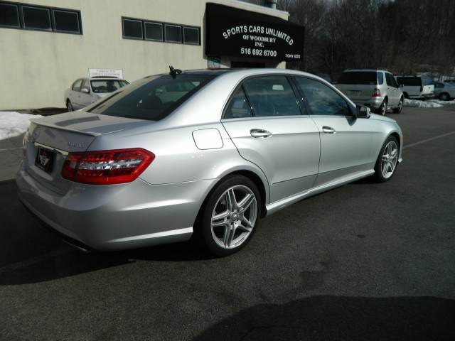 Mercedes-Benz E-Class 2011 photo 2