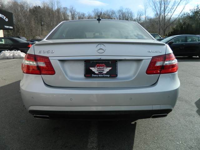 Mercedes-Benz E-Class 2011 photo 3