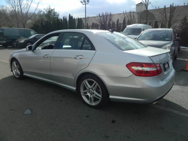 Mercedes-Benz E-Class 2011 photo 4
