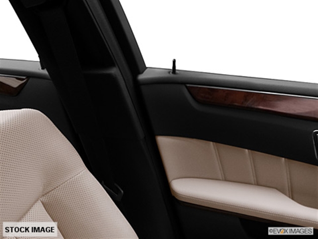 Mercedes-Benz E-Class 2011 photo 2