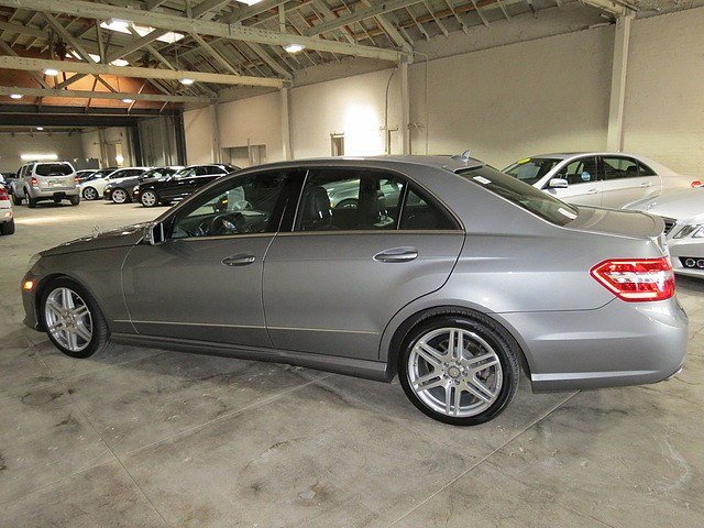 Mercedes-Benz E-Class 2011 photo 2