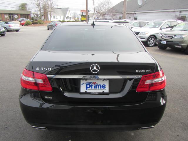 Mercedes-Benz E-Class 2011 photo 3