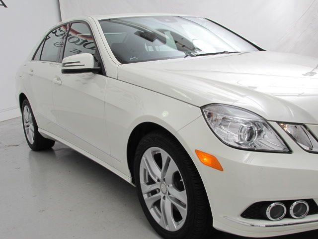 Mercedes-Benz E-Class 2011 photo 2