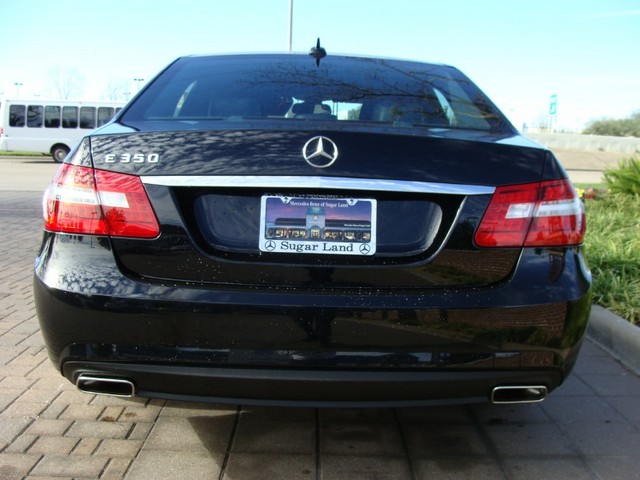 Mercedes-Benz E-Class 2011 photo 2
