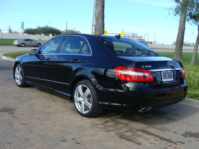 Mercedes-Benz E-Class 2011 photo 3