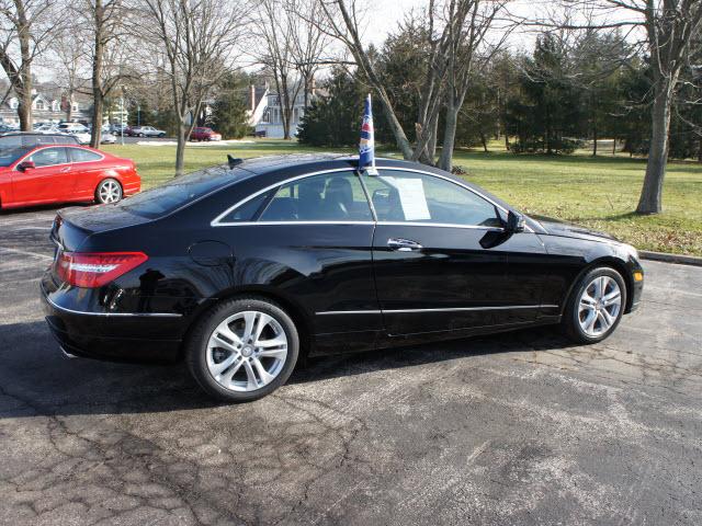 Mercedes-Benz E-Class 2011 photo 1