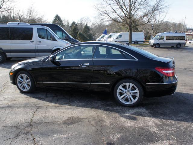 Mercedes-Benz E-Class 2011 photo 3