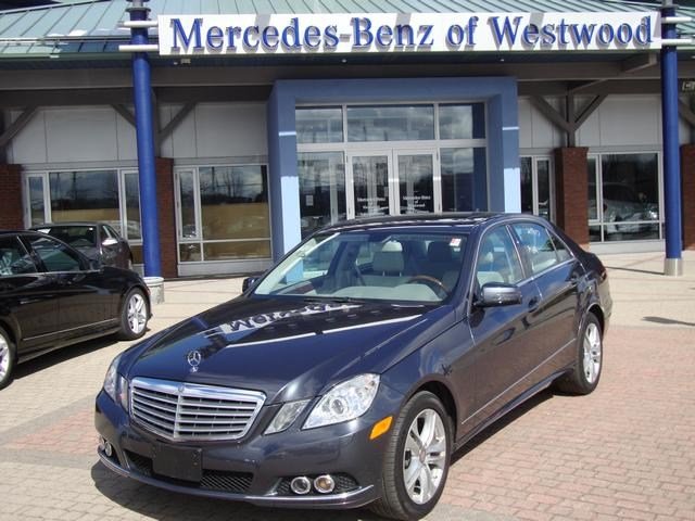 Mercedes-Benz E-Class 2011 photo 2