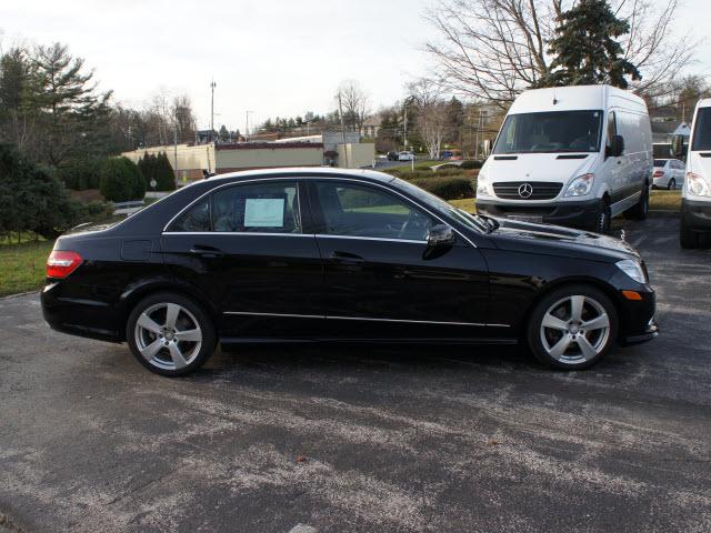 Mercedes-Benz E-Class 2011 photo 2