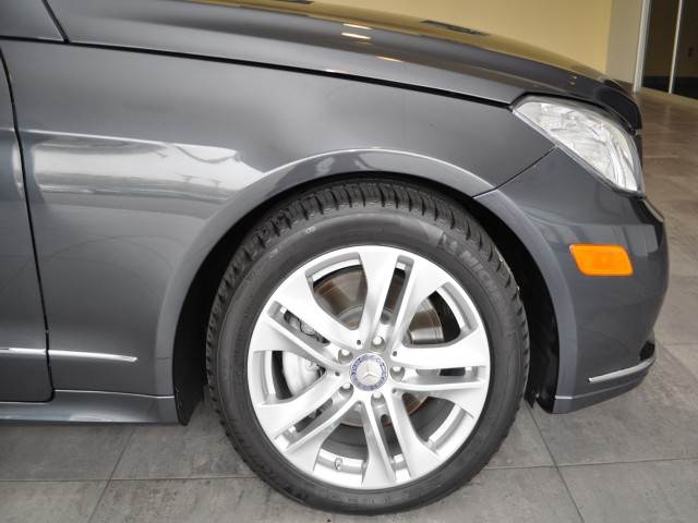 Mercedes-Benz E-Class 2011 photo 2