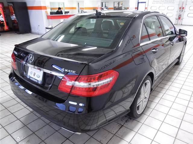 Mercedes-Benz E-Class 2011 photo 4