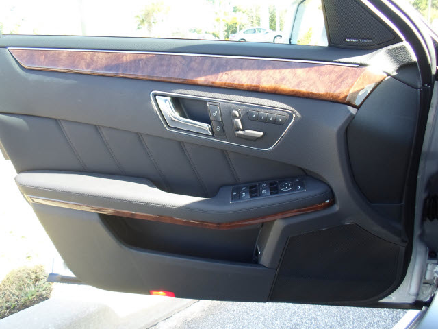 Mercedes-Benz E-Class 2011 photo 4