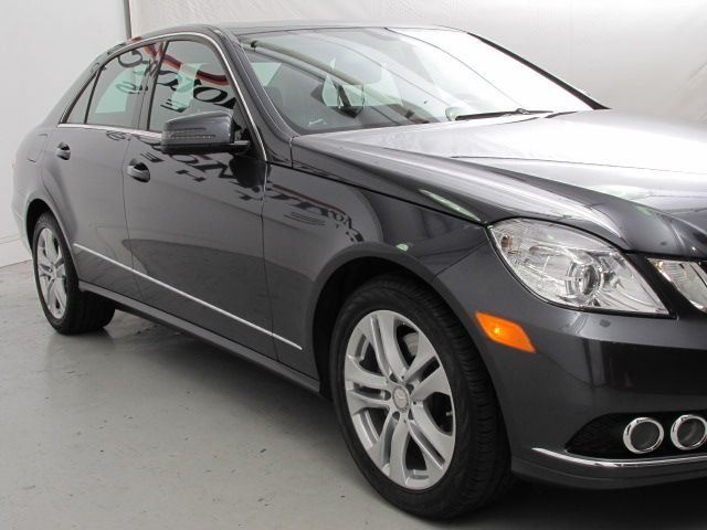 Mercedes-Benz E-Class 2011 photo 4