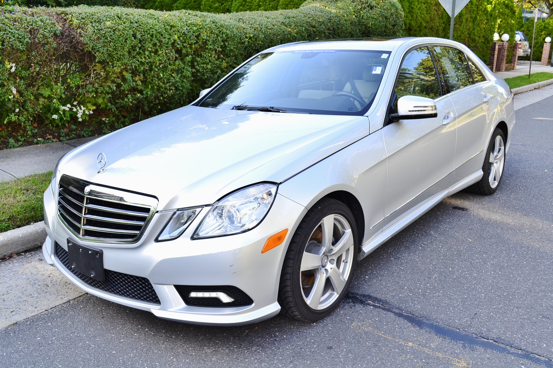 Mercedes-Benz E-Class 2011 photo 2