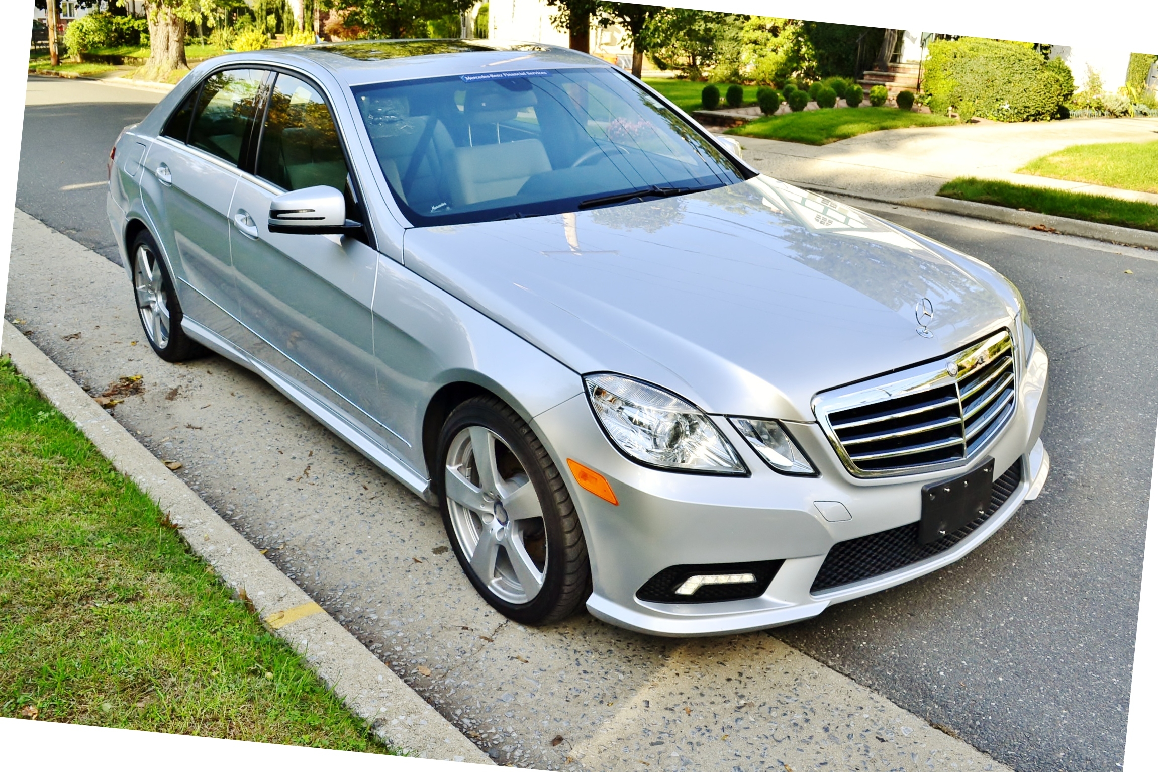 Mercedes-Benz E-Class 2011 photo 4