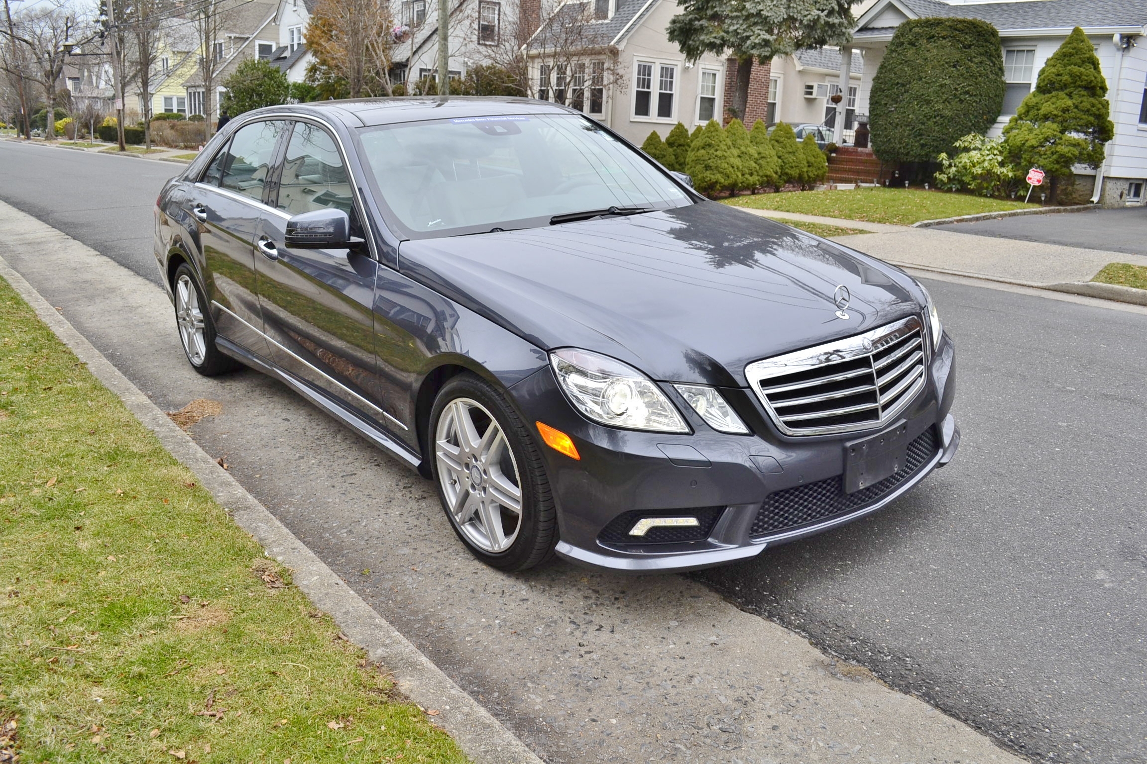 Mercedes-Benz E-Class 2011 photo 2