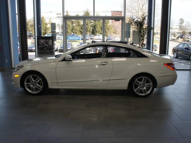 Mercedes-Benz E-Class 2011 photo 1