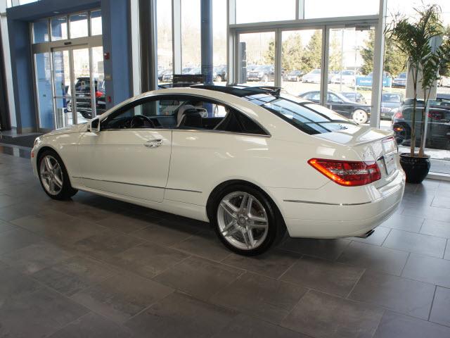 Mercedes-Benz E-Class 2011 photo 2