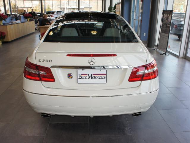 Mercedes-Benz E-Class 2011 photo 4