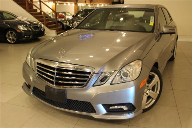 Mercedes-Benz E-Class 2011 photo 4