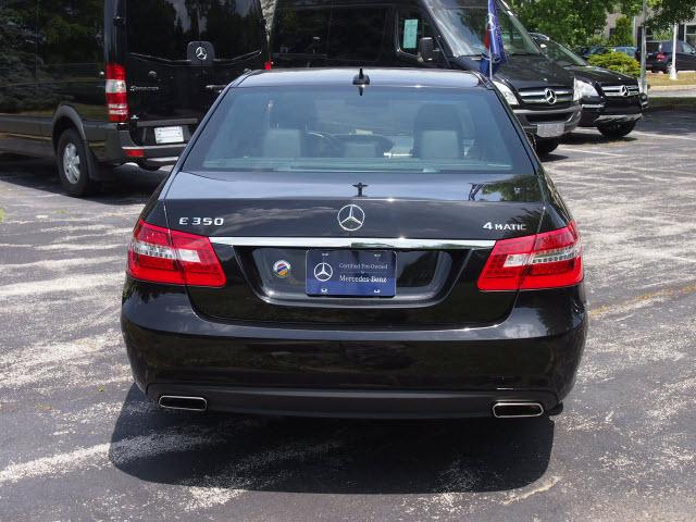 Mercedes-Benz E-Class 2011 photo 4