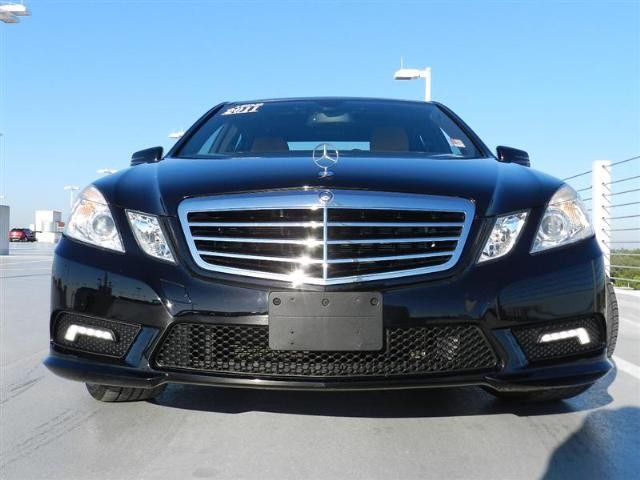 Mercedes-Benz E-Class 2011 photo 2