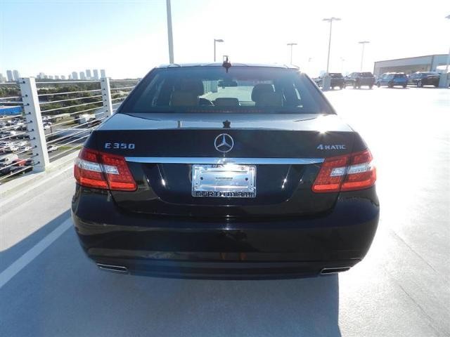 Mercedes-Benz E-Class 2011 photo 3